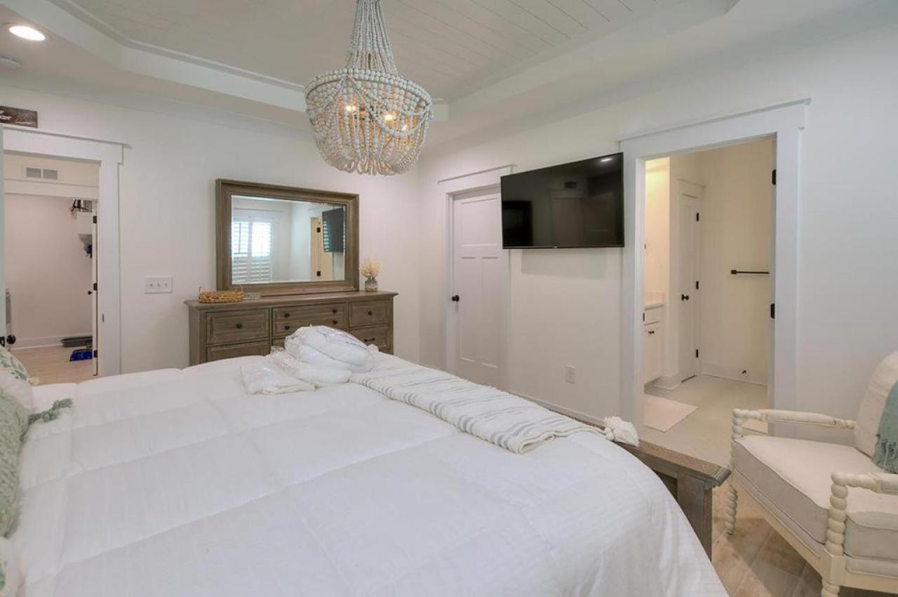 Redneck Ritz Villa Oak Island Ngoại thất bức ảnh