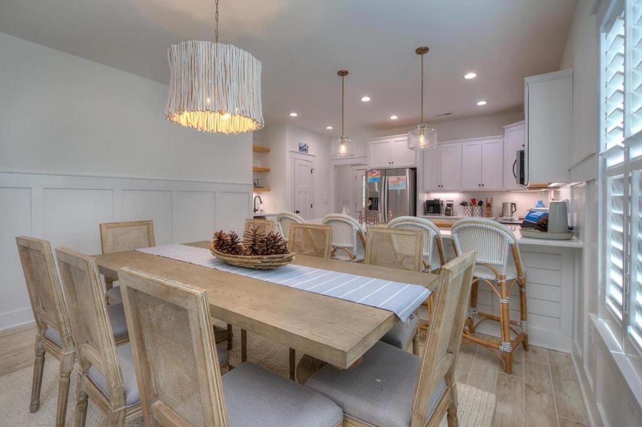 Redneck Ritz Villa Oak Island Ngoại thất bức ảnh