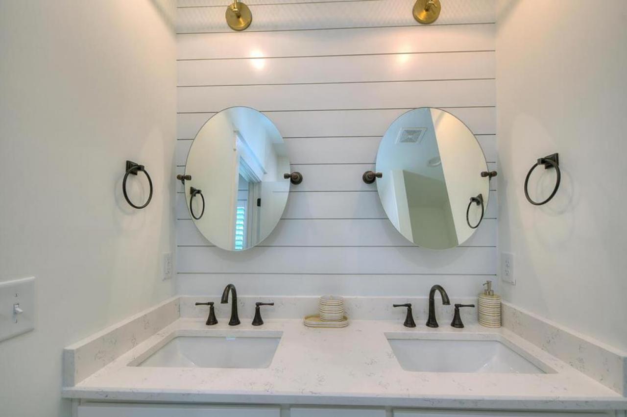 Redneck Ritz Villa Oak Island Ngoại thất bức ảnh