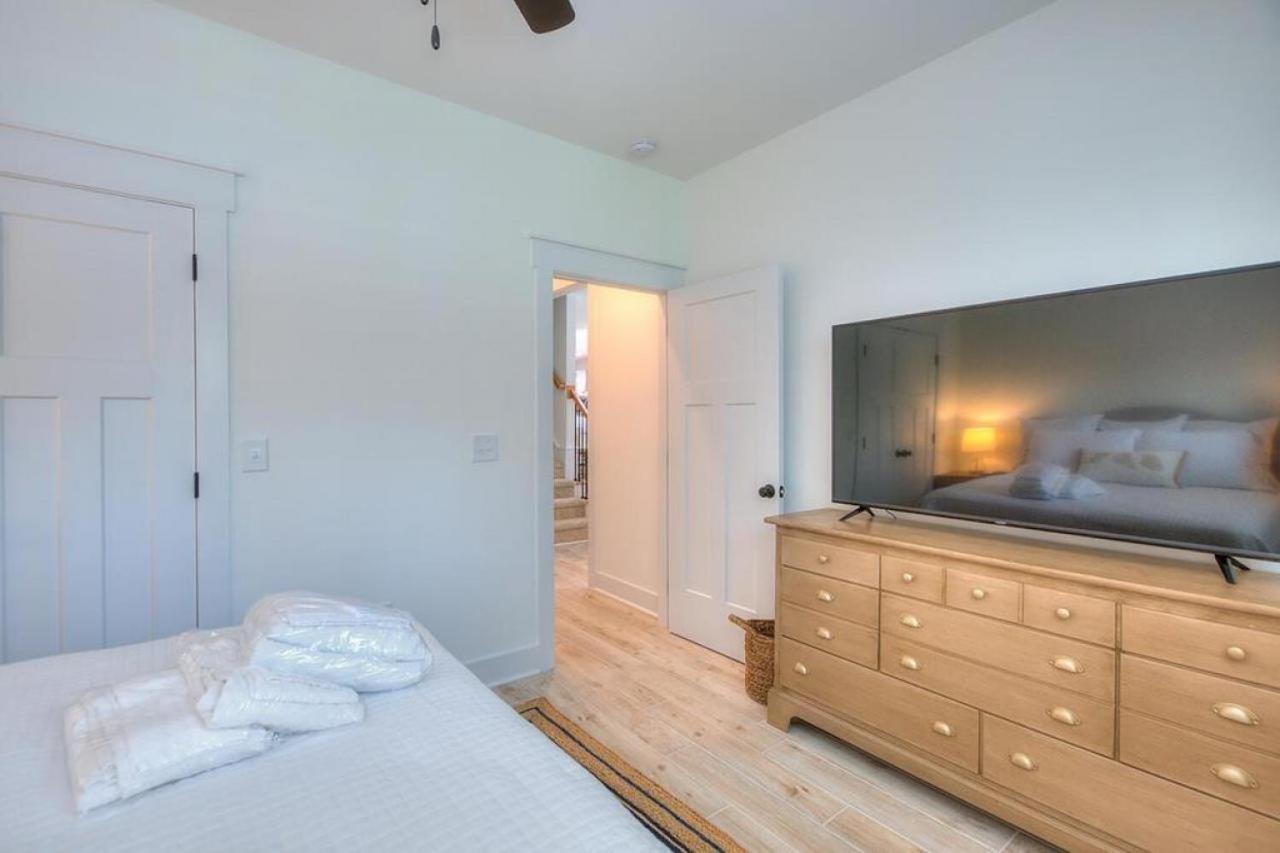 Redneck Ritz Villa Oak Island Ngoại thất bức ảnh