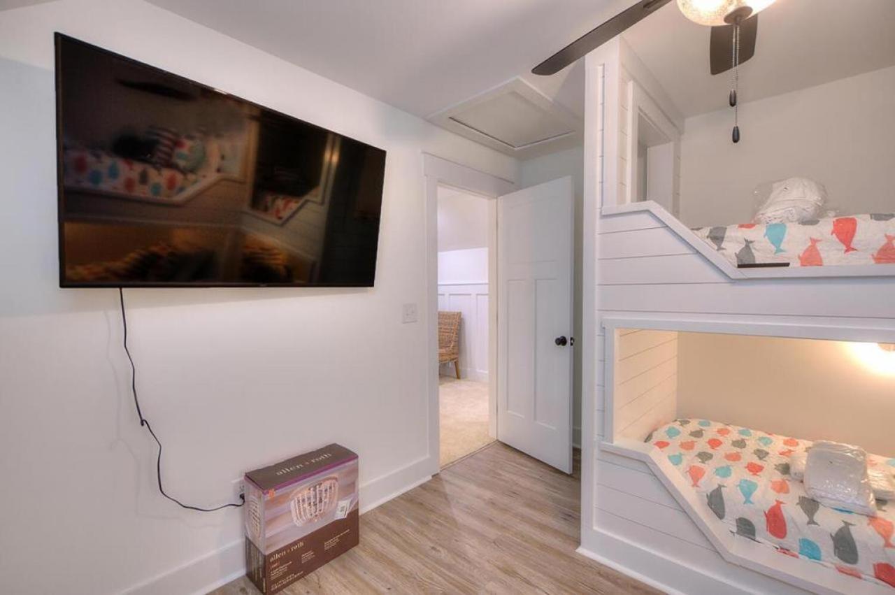 Redneck Ritz Villa Oak Island Ngoại thất bức ảnh